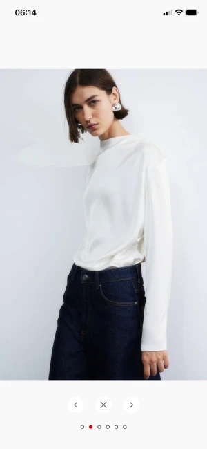 Satinblus - Säljer denna satinblus då jag inte tycker den sitter bra på mig. Använt en gång. 