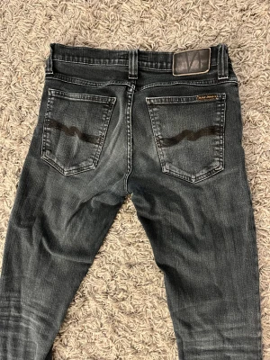 Jeans - Säljer mina snygga jeans som jag tyvärr ej vet vart dem är ifrån. Jag skulle säga att dem är storlek 34-38 då dem är väldigt stretchiga.  Säljer då dem ej kommer till användning💕