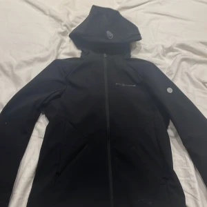 Sail racing jacka - Säljer min sailracing jacka eftersom den är för liten för mig nu.