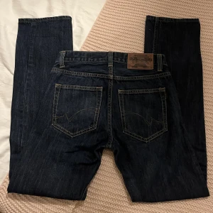 Crocker jeans - Säljer dessa crocker jeans som jag köpt nyligen men tyvärr inte passar. Storlek 27/32 passar någon som bär 34/36💓💓skriv om ni har frågor eller för fler bilder💕
