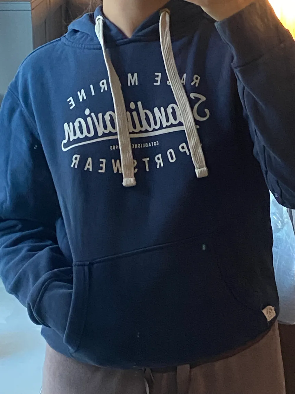 En jättefin race marine hoodie i herrmodel. Säljer då den tyvärr inte får någon användning längre och bara tar plats i garderoben. Jätte fint skick. Hoodies.