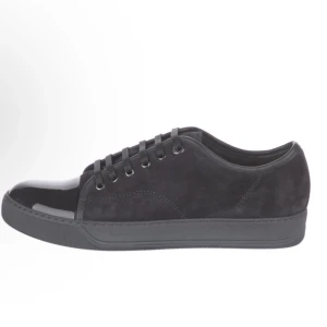 Lanvin skor - Storlek uk 7 skick 10/10 inga defekter inte använda box och dust jag tillkomme samt extra skosnören uk 7 i storle passar 42 samt 1-2 snäpp större i storleken klicka inte på köp nu ifall du kan vänt längre på shipping kan ja gå ner i pris 