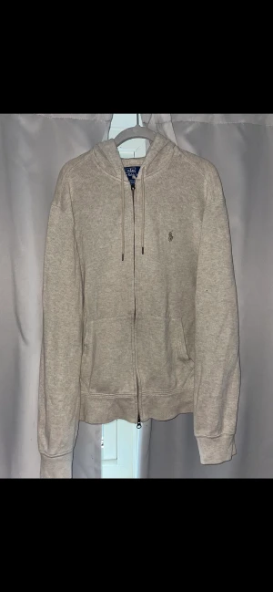 ralph lauren zip  - ralph lauren zip hoodie  cond :9/10  storlek M fits S  nypris:2200 mitt pris :300