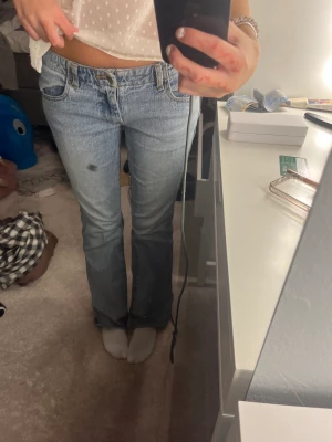 Brandy jeans - Populära slutsålda lågmidjade jeans från brandy Melville. Avklippta så passar någon under 165