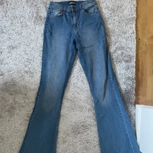 Jeans  - Oanvända. Snygga men passar it mig 