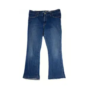 Size: 33/29. Blå. Condition: vintage. Alla jeans är uppmätta av oss! Har ni frågor eller funderingar är det bara slide DM, tveka inte!