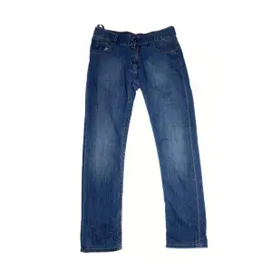 Size: 29/31. Blå. Condition: vintage. Alla jeans är uppmätta av oss! Har ni frågor eller funderingar är det bara slide DM, tveka inte! 