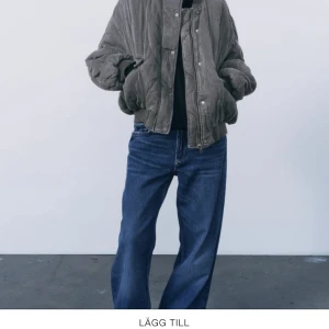 Zara jacka - Säljer min höstjacka från Zara då den inte kommer till användning. Slutsåld i alla storlekar