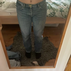 Zarajeans - Straight midrise jeans från Zara Storlek 42 men passar 40