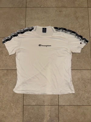 Champion T Shirt - Fet Champion tisha passar inte längre, Storlek: M