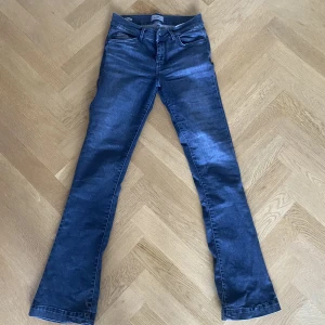 LTB jeans - Flared lowwaist jeans från LTB i strl 26x32. Använda vid väldigt få tillfällen och i väldigt fint skick. 