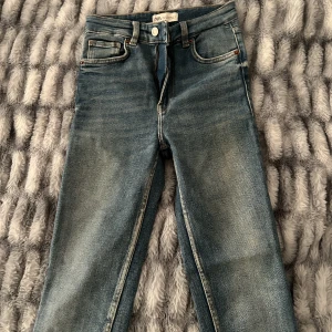 Jeans - Super fina jeans från Zara, använt Max 2 gånger.