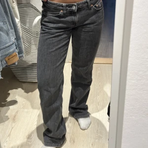Arrow low - Jeans från weekday i modellen arrow low straight! Superfina😍