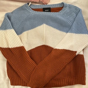 Stickad tröja  - Stickad tröja från object, använd men inga defekter.
