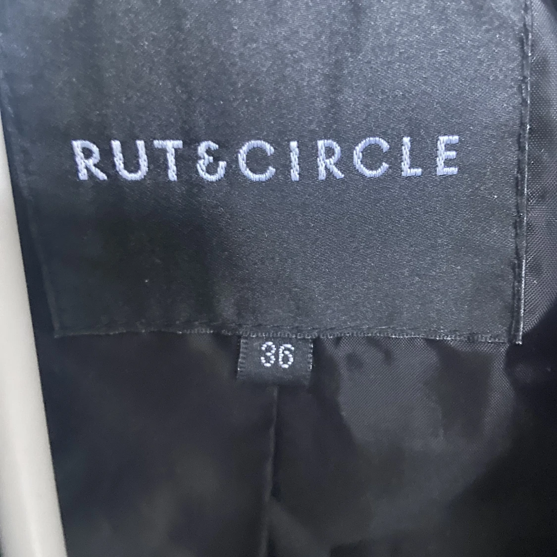 Svart skinnjacka - 90