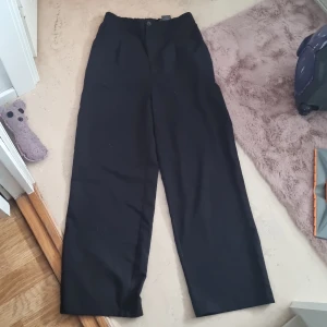 Kostymbyxor - Storlek 38 Kostybyxor lite stora i storleken  Insydda i längderna