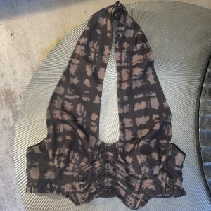 Festlig topp - En festlig topp från Jaded London! Den är i fint och nytt skick💕pris går att diskuteras