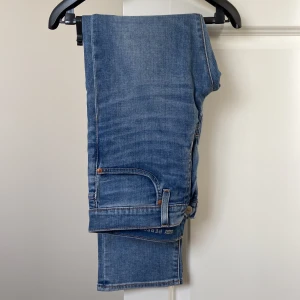 Levis jeans - Säljer dessa fina blåa herr jeans från Levis. Modellen är 502.⚡️