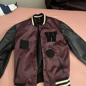 Skinnjacka  - Jacka är från HM använder typ aldrig 