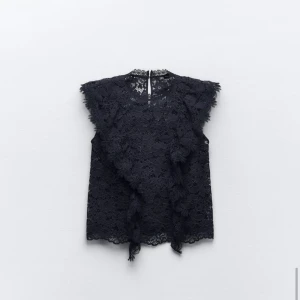 Blus - Säljer dendär jättefina toppen pga att den är lite för kort. Nästan helt ny använd 2-3 gånger. Pris går att diskutera 