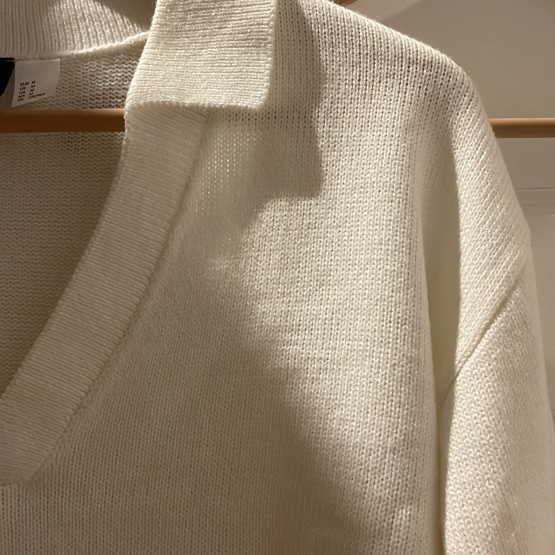 HELT NY vit stickad tröja  - 90