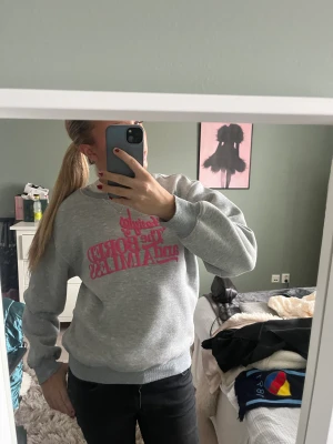 Snygg sweatshirt  - Knappt använd sweatshirt!💞