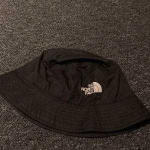 North Face Bucket - hemlig stash ficka 🤫🤫