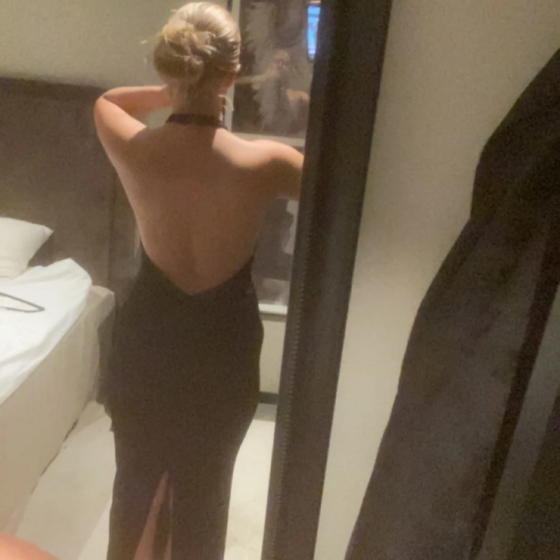 Klänning öppen rygg  - 90