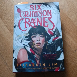 Six crimson cranes bok - Köptes för ca 250-270 kr (inkl frakt), vill sälja då jag inte tyckte om den så mycket. Pris kan diskuteras! Meddela gärna först innan du köper, är osäker på frakten.