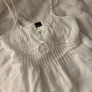 Söt vitt linne - Jättesöt linne, bra skick!