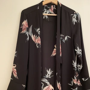 Kimono/Cardigan - Fin kimono ner till knäna 