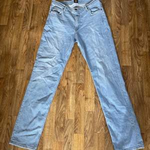 Lee Jeans - Lite skrynkliga men går att stryka 