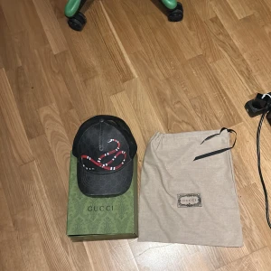 Gucci snake keps - Knappt använd gucci keps