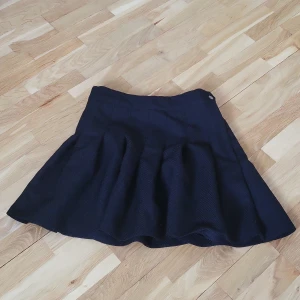 Kjol - Bra skick men välanvända. 