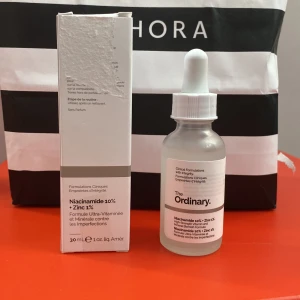 The ordinary - The ordinary serum niacinamide 10%! Har endast testad 1 gång men aldrig använt på ansiktet bara handflatan. Fint skick och fortfarande i förpackning