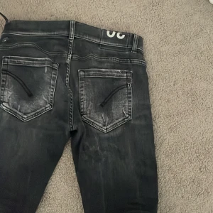 Dondup george  - Ett par snygga jeans ifrån Dondup, storlek 30 och riktigt snygga. Skicket är fint och tveka inte på att höra av er via funderingar.