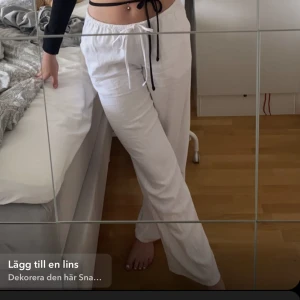 Lågmidjade linnebyxor - Har ett par andra så dessa kommer inte till användning. Dom är lågmidjade. Nyskick och säljer för 200, kan gå lägre.
