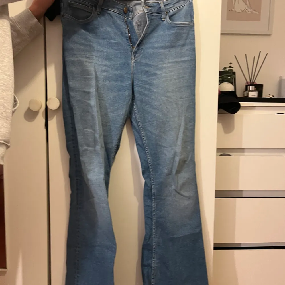Bootcut Jeans från Lee!! Inga defekter, super snygga, super bekväma!! Perfekt stretchiga!! Värde 1098kr . Jeans & Byxor.