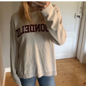 Stickad tröja - Stickad tröja från bondelid i storlek L men mer som en M!