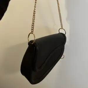 Superfin handväska som bara hänger i garderoben 