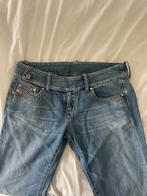 Ett par super lågmidjade jeans ifrån diesel som är så fina och i perfekt skick!