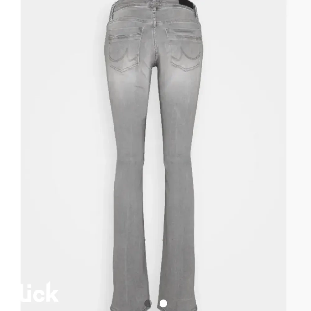 Säljer dessa skit snygga ltb jeans då de är något för stora. Skulle även kunna byta mot ett par 27/26 or🥰. Jeans & Byxor.