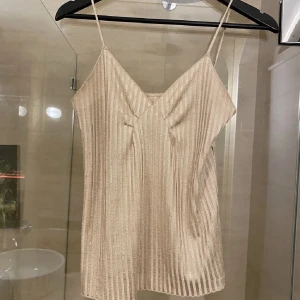 Linne champagne  - Linne i lyxigt material och champagne färg