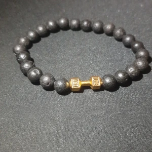 Armband svart gym - Köpte armbandet men det var för stort. Original pris 120 kr.