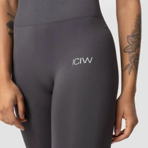 ICIW Tights - Iciw tights i superfint skick, använda men inget som syns på byxorna. Inga defekter alls, skriv för mer bilder eller frågor❤️tredje bilden är lånad där du ser färgen bättre. Köpte för 600 säljer för 200