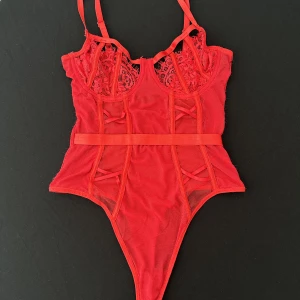 Red Lingerie  - Använd några gånger men i riktigt bra skick, snäpper i midjan riktigt bra, XS en superfin röd färg♥️
