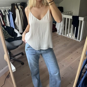 Linne/topp - Snygg topp från samsoe samsoe😊😊😊 står ingen storlek men den är typ s/m!!