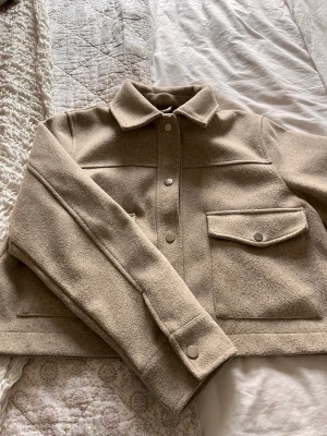 Kappa - Säljer denna kappa ifrån zara i storlek S. Pris 200kr köpare står för frakt ❤️🥰🤩