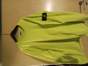 Stone island tröja - Oversized neon stone island tröja  Äkta köpt från hypestein Knappt änvänd condition 9,9/10