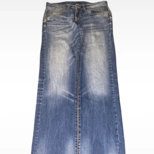 2000s byxor - Snygga vintage breda byxor som tyvärr inte passar mig! Midjemått 44 cm. 